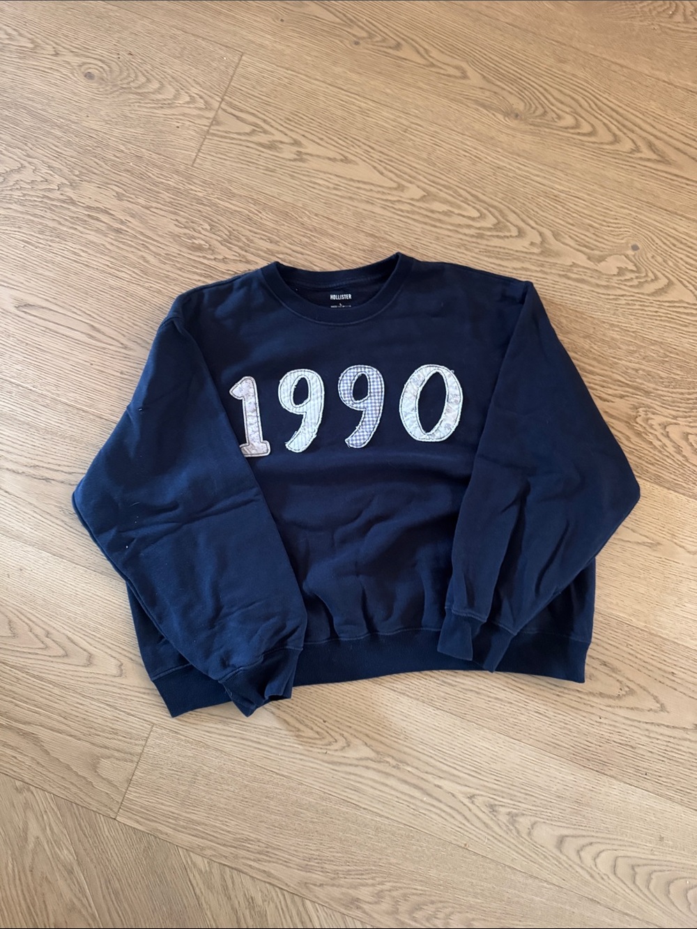 Hollister Navy Crewneck Sweatshirt with '1990' Applique
